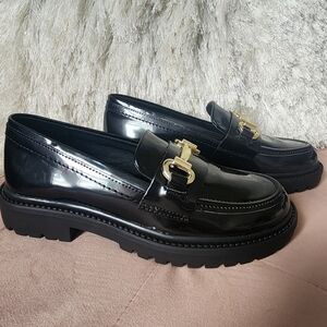 Steve madden gold buckle loafers